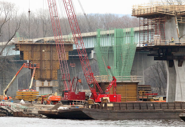 Dresbach bridge construction